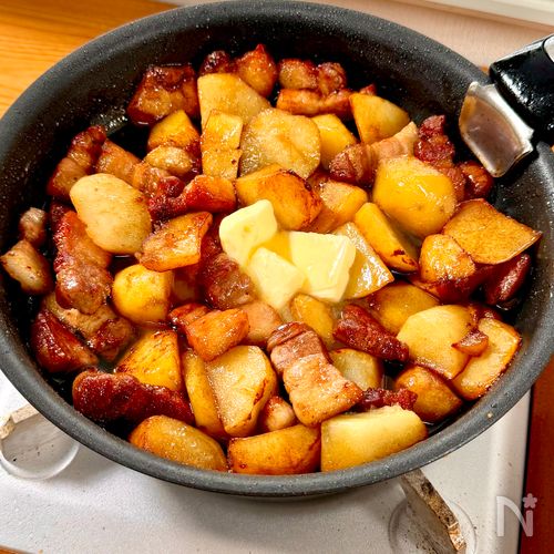 ごろごろ豚バラバター焼き肉じゃが