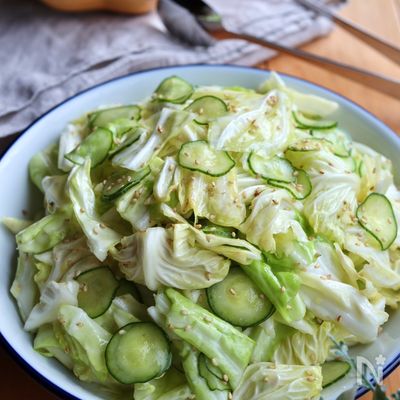 野菜をもりもり食べよう！旨だれキャベツときゅうりのサラダ