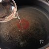 〖焼かないからしっとり！〗ふっくら茹で鮭の工程1