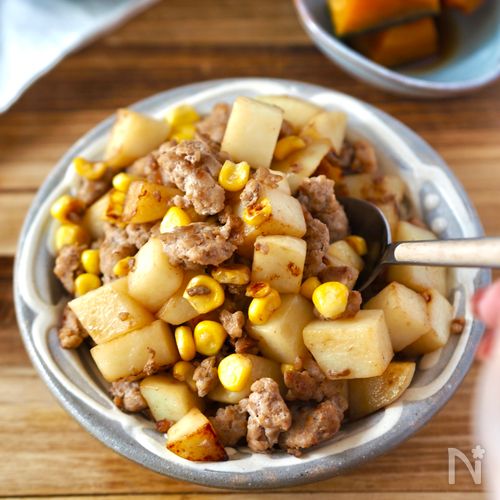 こどもウケ抜群!【じゃがいもとコーンのひき肉炒め】