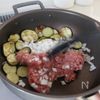 ワンパンで完成!即リピだった絶品【なすミートパスタ】の工程3