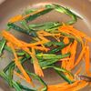 お弁当の副菜に！人参とピーマンのきんぴらの工程2