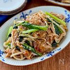 豚こま肉と小松菜のにんにく醤油炒め
