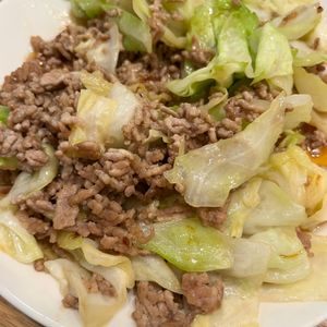 たきの作ってみた!投稿(【ひき肉キャベツのにんにく醤油炒め】10分で完成！食欲そそる)