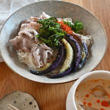 濃厚豆乳だれで食べる【豚しゃぶとなすの冷やし坦々そうめん】