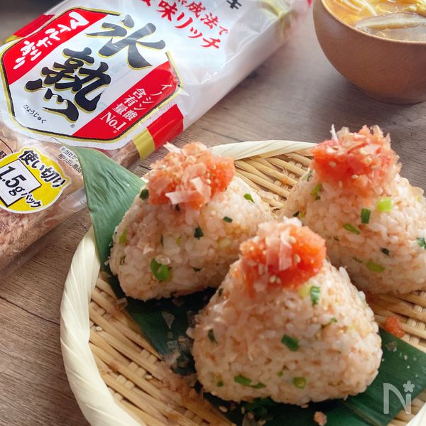 5分で絶品！明太子と鰹節のうま味おにぎり | レシピサイトNadia