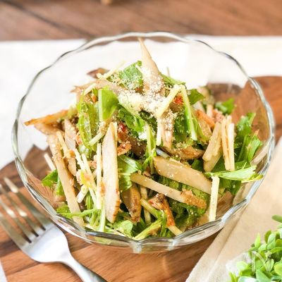 お腹をデトックス！ジャキッと水菜とごぼうの甘辛チーズサラダ