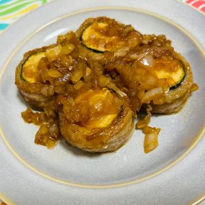 ゆきのの作ってみた!投稿(一気に巻くので手間なし♪豚巻きズッキーニの甘酢ねぎ照り焼き)