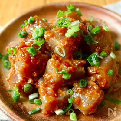 レンジで5分！【もつ煮風♩ピリ辛味噌こんにゃく】