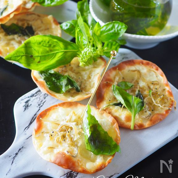 じゃことチーズのパリパリバジルピザ#餃子の皮#簡単#時短