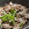 忙しい日はこれ！ワンパンで簡単【小松菜と豚肉の中華丼】の工程4