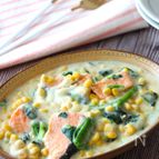 ヘルシー簡単美味しい♡生鮭とほうれん草の中華コーンクリーム煮