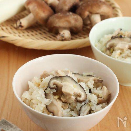 生姜とごま油でコク旨◎鶏もも肉と椎茸の炊き込みごはん