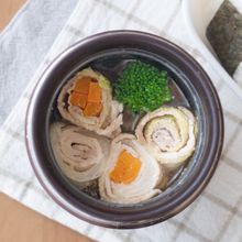 パかッと開けたら華やか「白菜ロール鍋風」