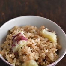 包丁要らず！丸ごと さつまいもと塩昆布の炊き込みごはん