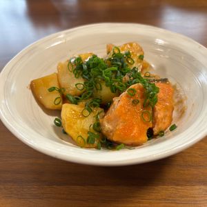 こむぎの作ってみた!投稿(【鮭とじゃがいものめんつゆバター煮】だしが決め手！)