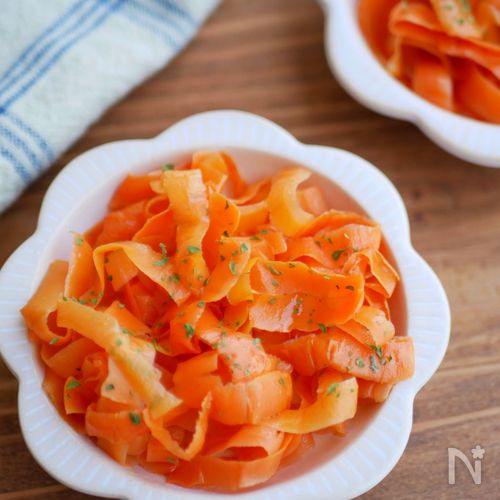 レンジでかんたん。にんじんの皮のキャロットラペ