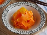 蒸し焼きで甘みがギュッ・にんにく香るにんじんパスタ風