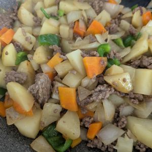 あやきょの作ってみた!投稿(作り置きに♪お弁当に♪ねっとり甘～い🤩カレーそぼろ肉じゃが)