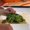 【美肌】菜の花とにんじんのごま和えの下準備