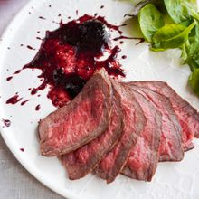 牛もも肉のタリアータ〜ブルーベリーソース〜