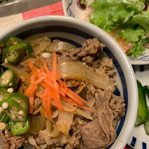 ぐ〜たら子の作ってみた!投稿(牛丼屋の味をお家で作って😋特盛にして食べた～い☆🤩☆)