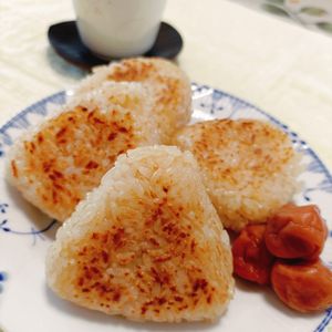AKARI☆の作ってみた!投稿(【焼きおにぎり】外カリッ中じゅわ.ᐟ.ᐟ中まで味しみ♡)