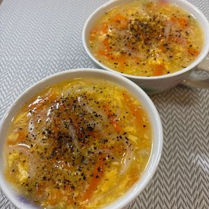 楽ラク手抜キッチン🐶🐾の作ってみた!投稿(とろっとやさしい♩新玉ねぎと人参のふわたまスープ)