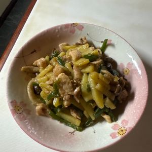 1253866の作ってみた!投稿(牛こまとじゃがいもとピーマンとしめじのオイスター炒め)