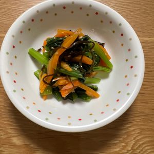 Hideの作ってみた!投稿(【小松菜と人参の塩こんぶナムル】ごま油香る♪あと1品に彩り◎)