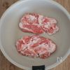 豚こま肉で節約♪ガリバタ醤油の豚こまステーキの工程2
