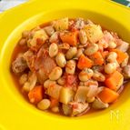 炒めて煮るだけ！栄養満点♡ころころ具材のポークビーンズ