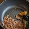 きゃべつとひき肉と卵のソース炒め｜卵は直割りでOK！の工程3