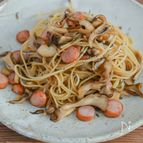 マキシマムで味付け簡単♪ソーセージとまいたけのしょうゆパスタ