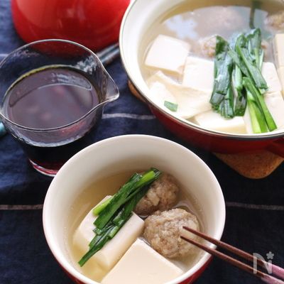 れんこんがいいシゴトしてくれます！れんこん入り肉団子の湯豆腐