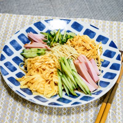 三色冷やし中華始めました
