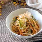 学校給食再現☆もやしとにんじんの花鰹サラダ。