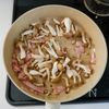 【お助け副菜】しめじとベーコンのにんにく醤油炒め｜あと一品にの工程2