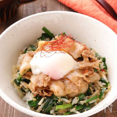 フライパンひとつですぐできる♪豚バラ肉のスタミナ丼