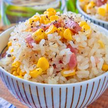 【とうもろこしとベーコンの炊き込みご飯】うどんスープで絶品！