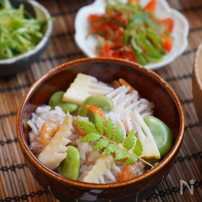 旬の食材で『筍と海老の空豆ご飯』