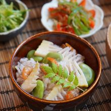 旬の食材で『筍と海老の空豆ご飯』