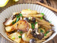食物繊維たっぷり◎コク旨【新じゃがときのこの味噌マヨ炒め】
