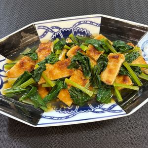 楽ラク手抜キッチン🐶🐾の作ってみた!投稿(簡単10分【小松菜と焼き油揚げの含め煮】もう一品欲しいときに)