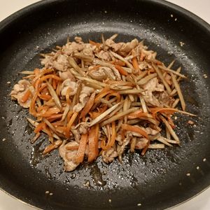sakiの作ってみた!投稿(　【豚肉入りきんぴらごぼう】子どもも食べやすい！)