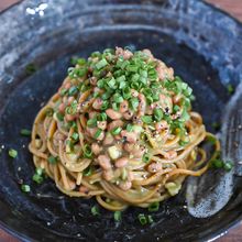 栄養たっぷり！パパッと作れる♪アボカド納豆パスタ