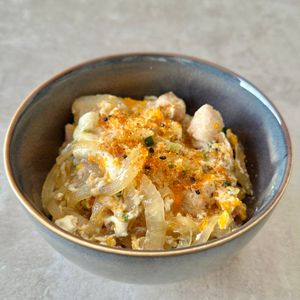 こんこんの作ってみた!投稿(《おすすめ!!簡単レンジですぐ》ラクしてうまい最高の親子丼)