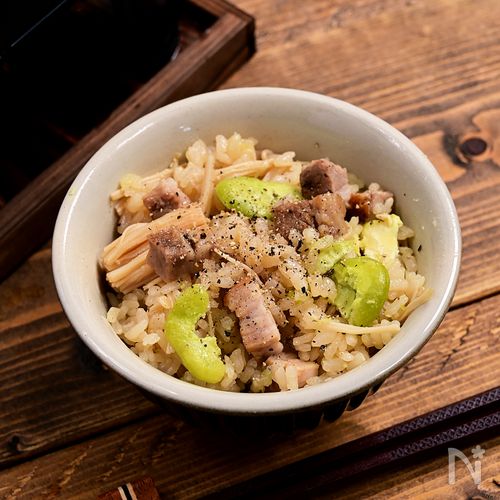 まずいはずがない「そら豆とチャーシューのガッツリ釜飯」