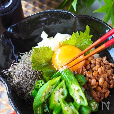 【火を使わず5分】ネバネバ大集合！オクラと納豆のネバネバ丼