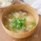 【3分で旨味凝縮！】エリンギとキャベツのお味噌汁｜旨味の爆弾